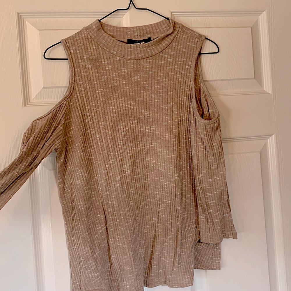 Open-shoulder sweater-blouse